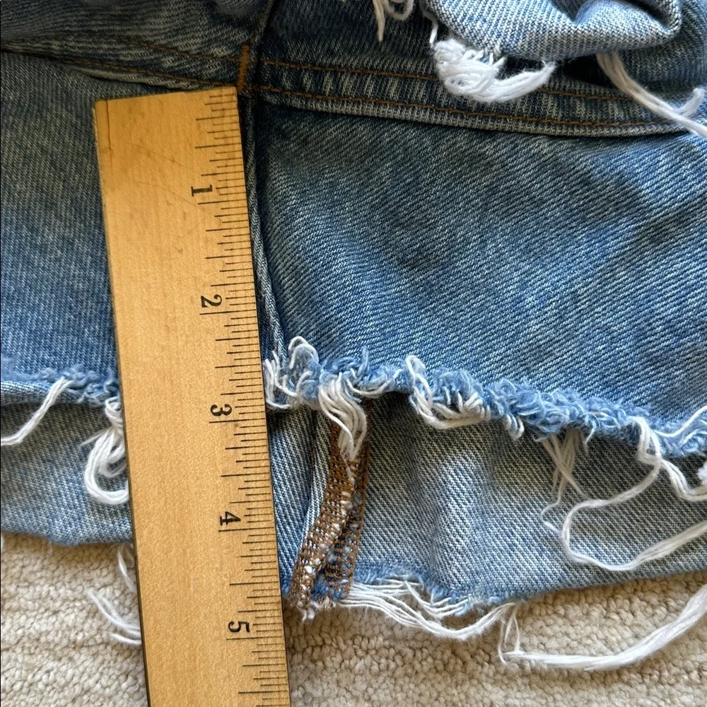 Like New Madewell Relaxed Denim Shorts Button Fly MD739 Size 31 - Picture 14 of 16